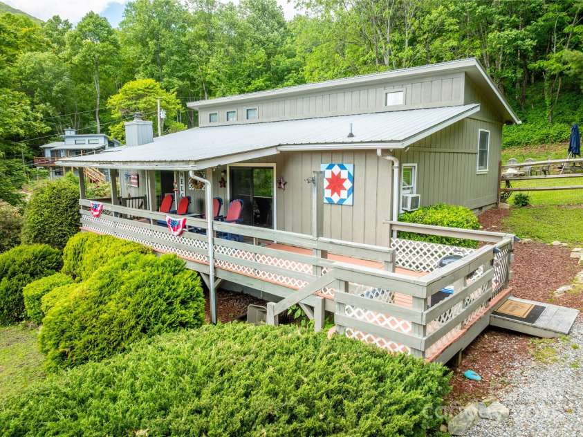 131 Apple Blossom Lane, Maggie Valley, NC 28751.  MLS# CAR4265861, YatesRealty ID 18577. 