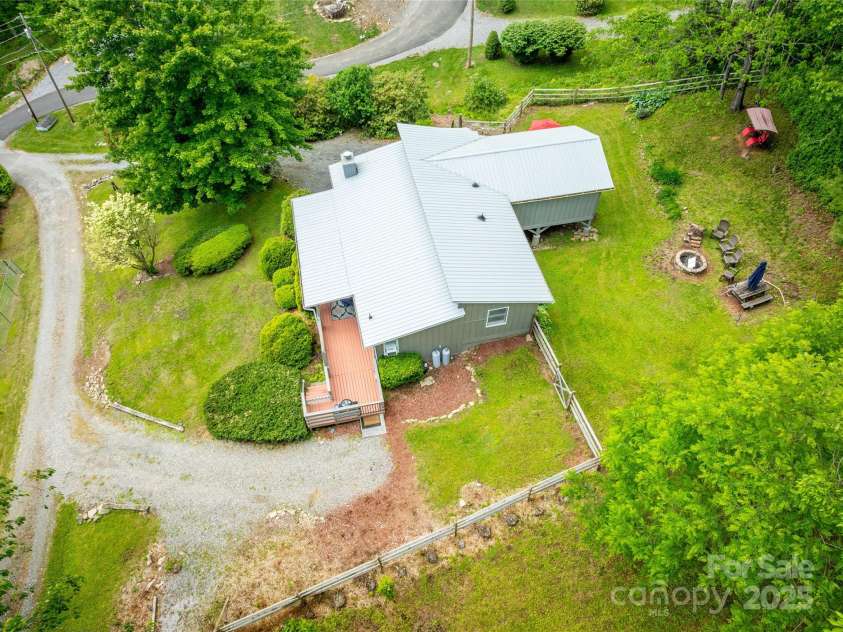 131 Apple Blossom Lane, Maggie Valley, NC 28751.  MLS# CAR4265861, YatesRealty ID 18577. 