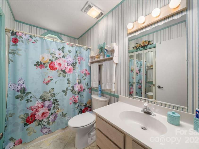 131 Apple Blossom Lane, Maggie Valley, NC 28751.  MLS# CAR4265861, YatesRealty ID 18577. Hall bath on main level