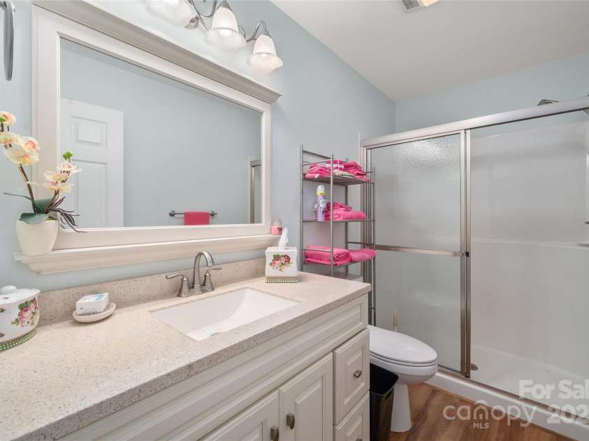 131 Apple Blossom Lane, Maggie Valley, NC 28751.  MLS# CAR4265861, YatesRealty ID 18577. Newer ensuite bath