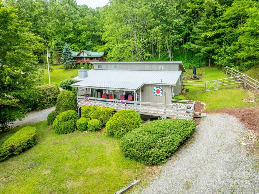 131 Apple Blossom Lane, Maggie Valley, NC 28751.  MLS# CAR4265861, YatesRealty ID 18577. Pull up to the deck on the right side