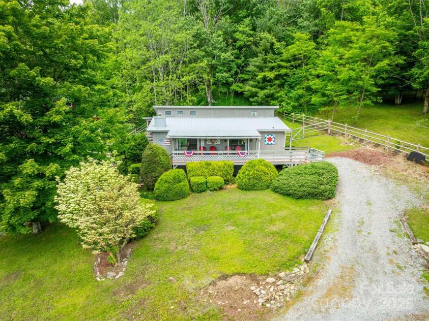 131 Apple Blossom Lane, Maggie Valley, NC 28751.  MLS# CAR4265861, YatesRealty ID 18577. Upper Drive right to the porch deck