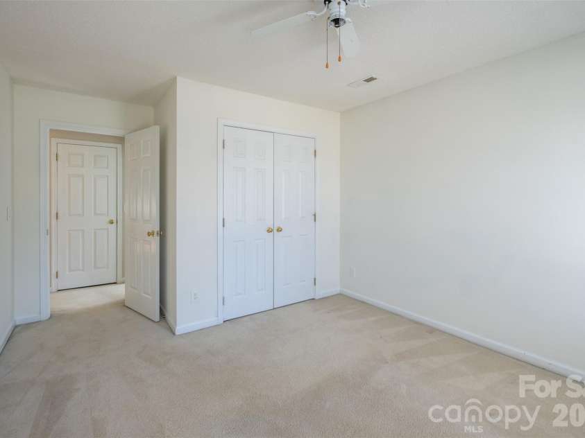 4210 Mckendree Way, Charlotte, NC 28269.  MLS# CAR4341173, YatesRealty ID 18578. 