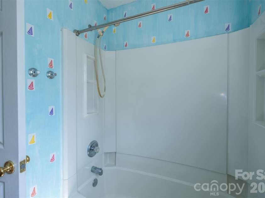 4210 Mckendree Way, Charlotte, NC 28269.  MLS# CAR4341173, YatesRealty ID 18578. 