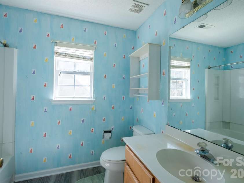 4210 Mckendree Way, Charlotte, NC 28269.  MLS# CAR4341173, YatesRealty ID 18578. 