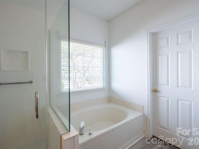 4210 Mckendree Way, Charlotte, NC 28269.  MLS# CAR4341173, YatesRealty ID 18578. 