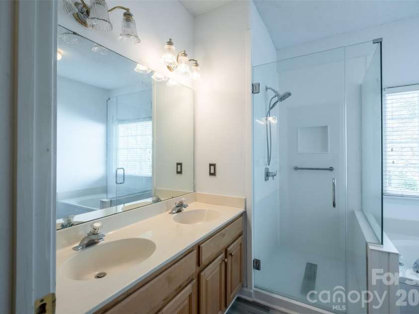 4210 Mckendree Way, Charlotte, NC 28269.  MLS# CAR4341173, YatesRealty ID 18578. 