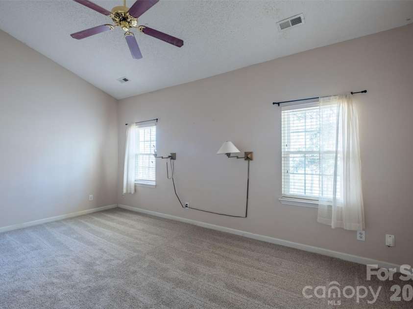 4210 Mckendree Way, Charlotte, NC 28269.  MLS# CAR4341173, YatesRealty ID 18578. 