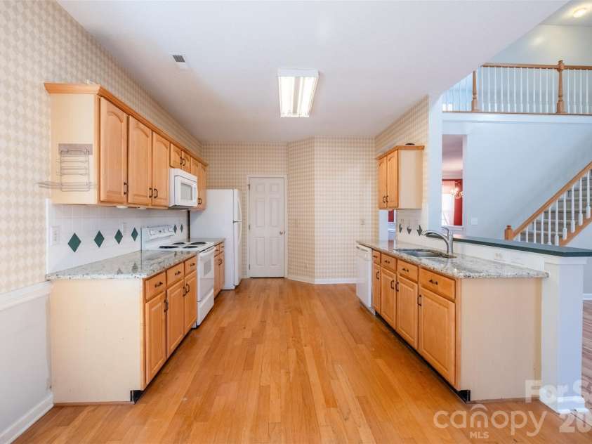4210 Mckendree Way, Charlotte, NC 28269.  MLS# CAR4341173, YatesRealty ID 18578. 