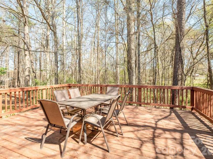 4210 Mckendree Way, Charlotte, NC 28269.  MLS# CAR4341173, YatesRealty ID 18578. 