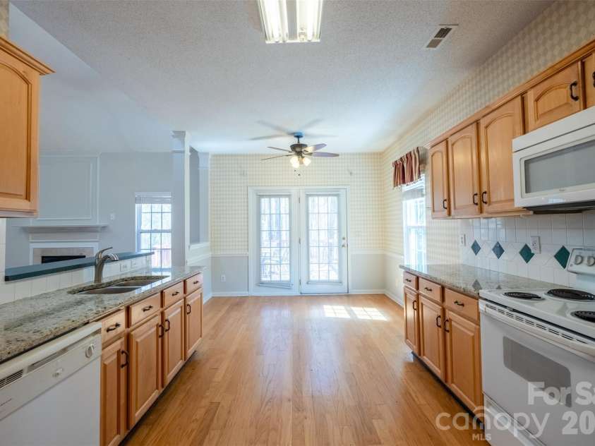 4210 Mckendree Way, Charlotte, NC 28269.  MLS# CAR4341173, YatesRealty ID 18578. 
