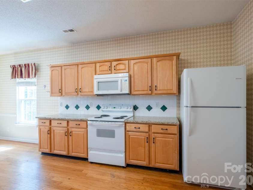 4210 Mckendree Way, Charlotte, NC 28269.  MLS# CAR4341173, YatesRealty ID 18578. 