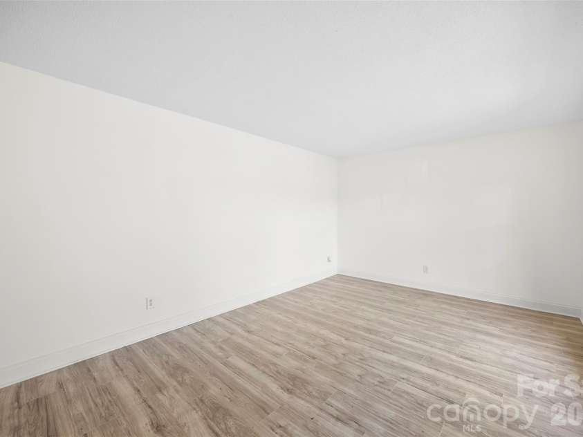 425 Whitethorn Drive, Gastonia, NC 28054.  MLS# CAR4364846, YatesRealty ID 18579. 