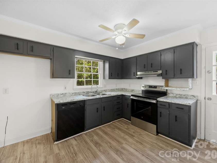 425 Whitethorn Drive, Gastonia, NC 28054.  MLS# CAR4364846, YatesRealty ID 18579. 