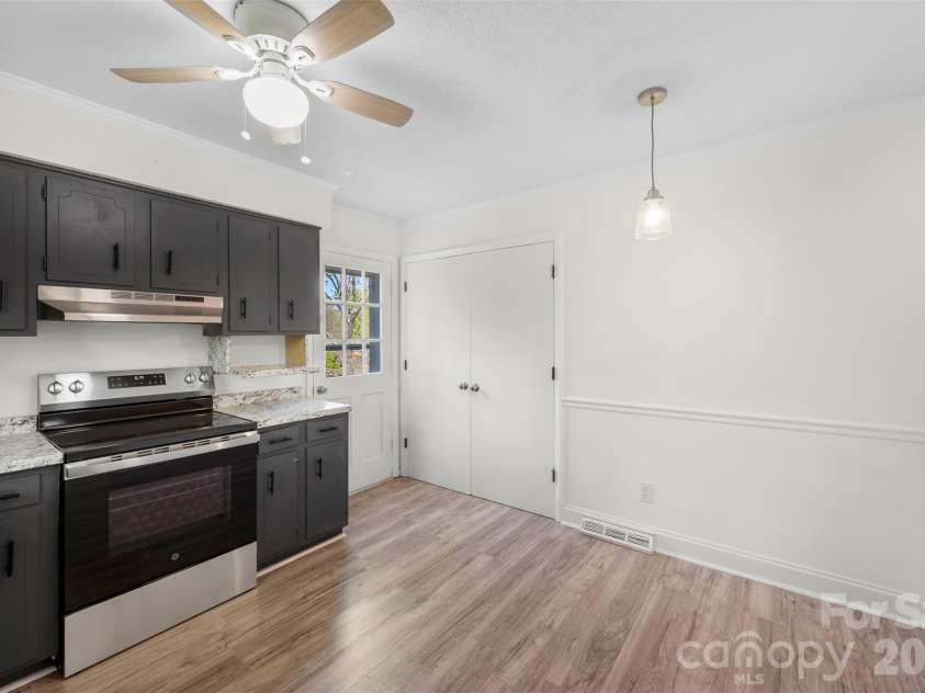 425 Whitethorn Drive, Gastonia, NC 28054.  MLS# CAR4364846, YatesRealty ID 18579. 