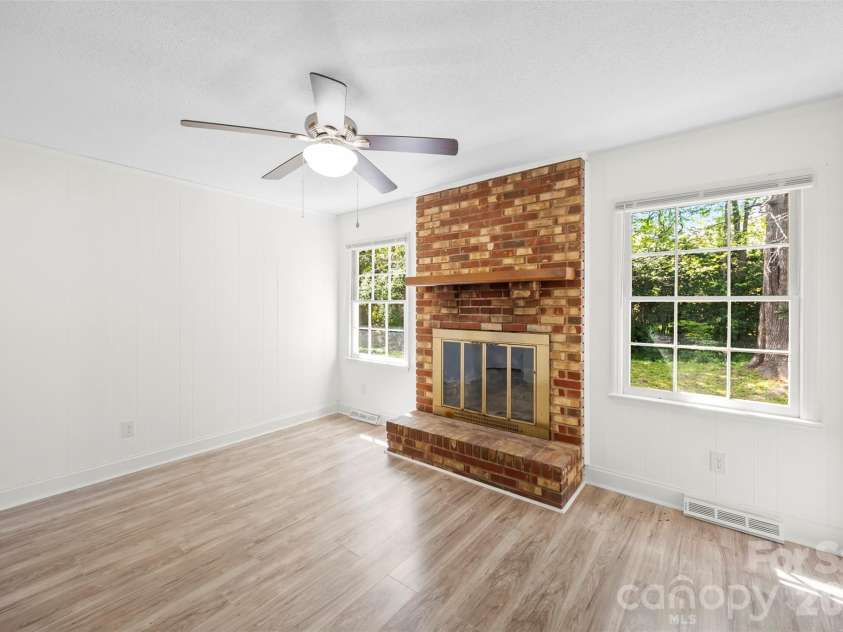 425 Whitethorn Drive, Gastonia, NC 28054.  MLS# CAR4364846, YatesRealty ID 18579. 