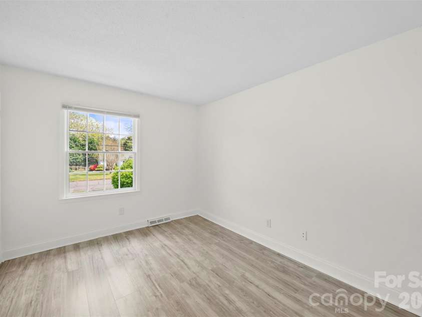 425 Whitethorn Drive, Gastonia, NC 28054.  MLS# CAR4364846, YatesRealty ID 18579. 
