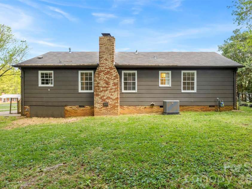 425 Whitethorn Drive, Gastonia, NC 28054.  MLS# CAR4364846, YatesRealty ID 18579. 