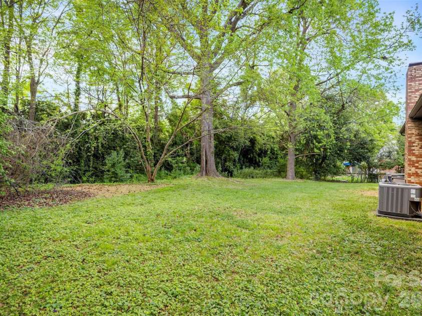 425 Whitethorn Drive, Gastonia, NC 28054.  MLS# CAR4364846, YatesRealty ID 18579. 