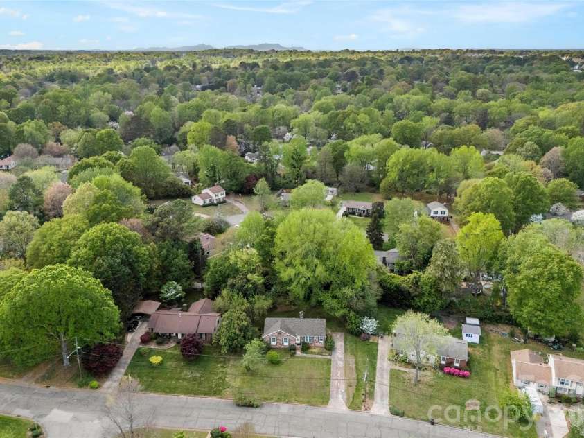 425 Whitethorn Drive, Gastonia, NC 28054.  MLS# CAR4364846, YatesRealty ID 18579. 
