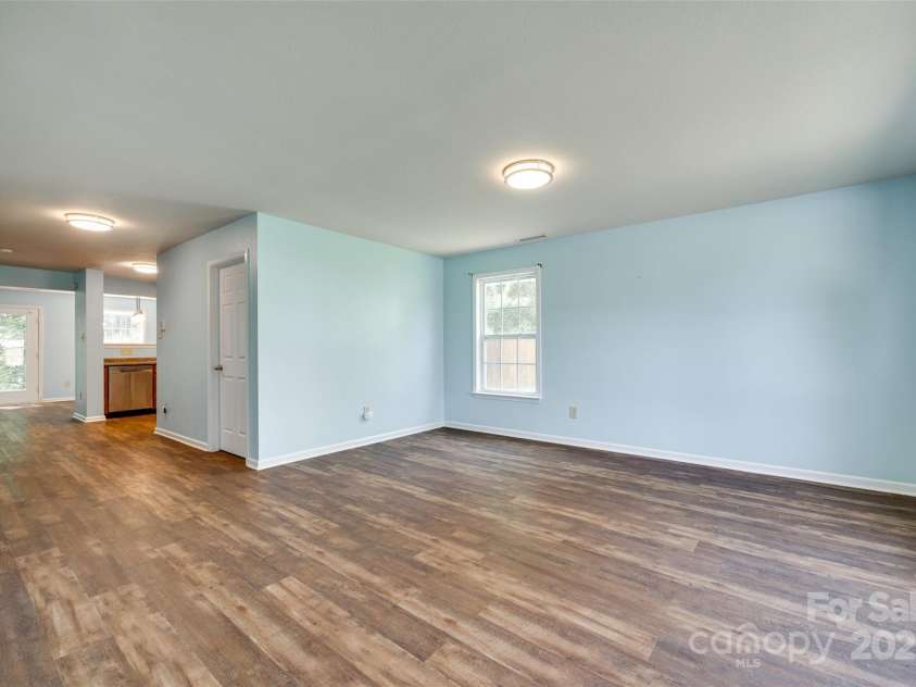 672 Carybrook Court, York, SC 29745.  MLS# CAR4266903, YatesRealty ID 18579. Front Flex Room