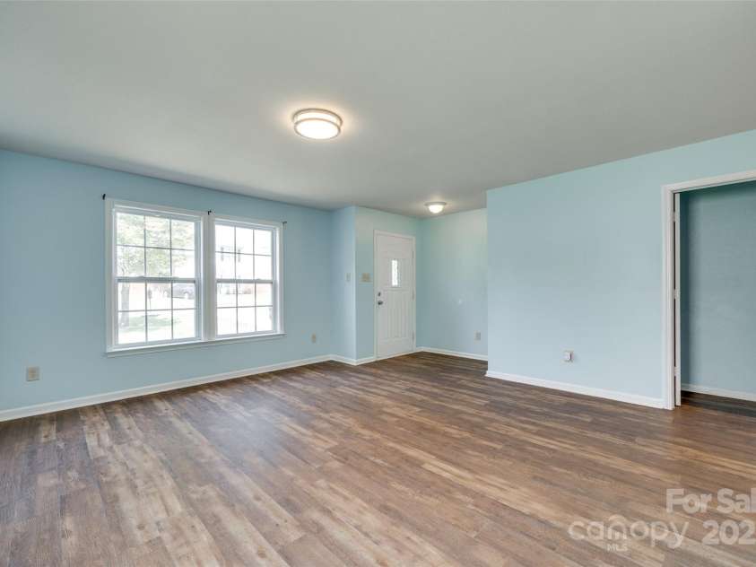 672 Carybrook Court, York, SC 29745.  MLS# CAR4266903, YatesRealty ID 18579. Front Flex Room