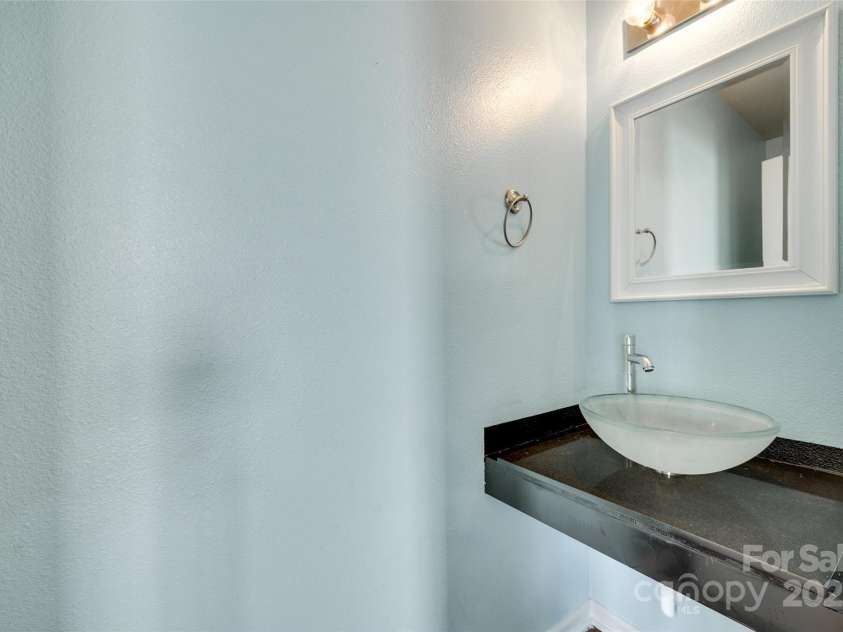 672 Carybrook Court, York, SC 29745.  MLS# CAR4266903, YatesRealty ID 18579. Half Bathroom