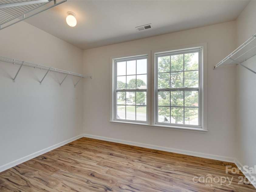 672 Carybrook Court, York, SC 29745.  MLS# CAR4266903, YatesRealty ID 18579. HUGE Primary Closet