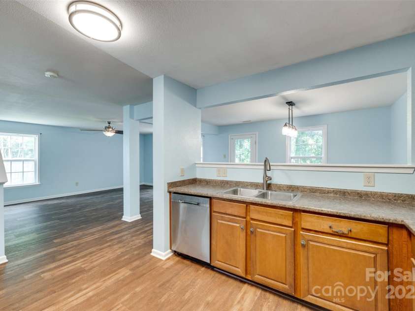 672 Carybrook Court, York, SC 29745.  MLS# CAR4266903, YatesRealty ID 18579. Kitchen