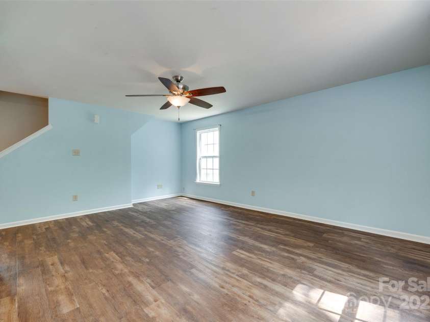 672 Carybrook Court, York, SC 29745.  MLS# CAR4266903, YatesRealty ID 18579. Living Room