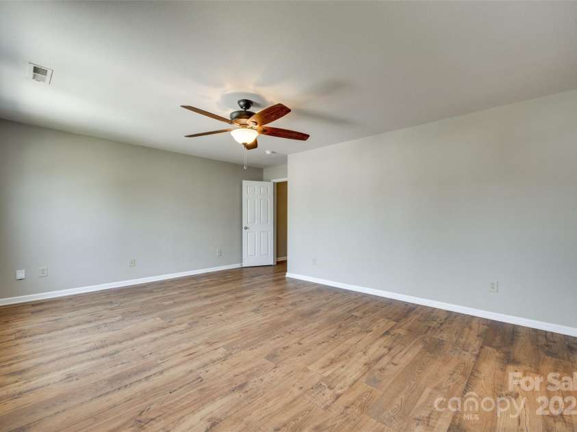 672 Carybrook Court, York, SC 29745.  MLS# CAR4266903, YatesRealty ID 18579. Primary Bedroom