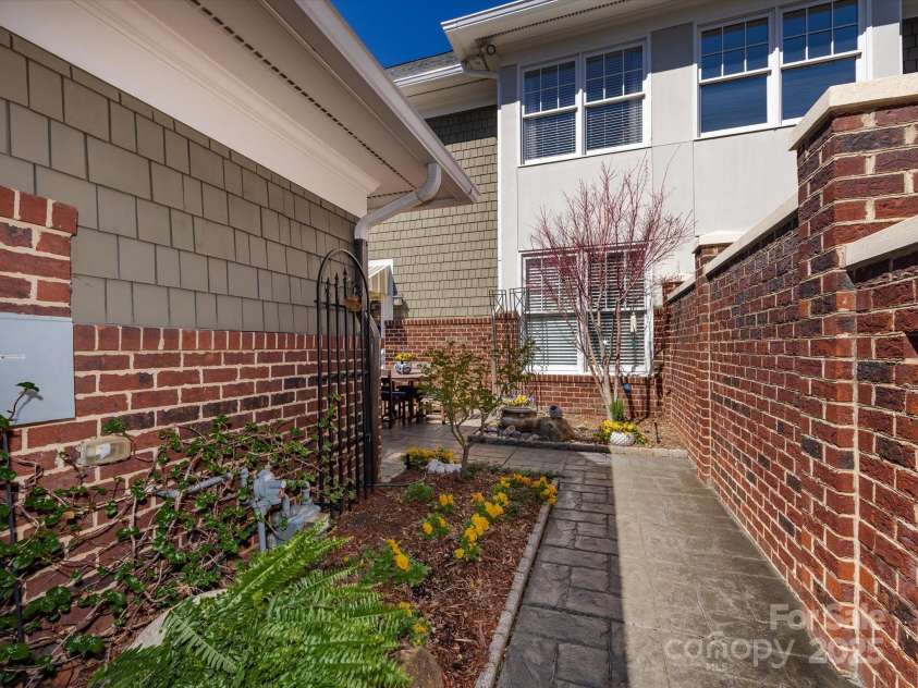 6301 Park South Drive, Charlotte, NC 28210.  MLS# CAR4237231, YatesRealty ID 18580. Back Private Courtyard