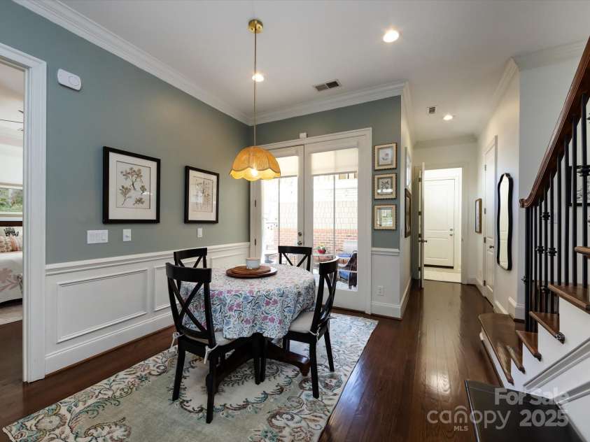 6301 Park South Drive, Charlotte, NC 28210.  MLS# CAR4237231, YatesRealty ID 18580. Breakfast Area