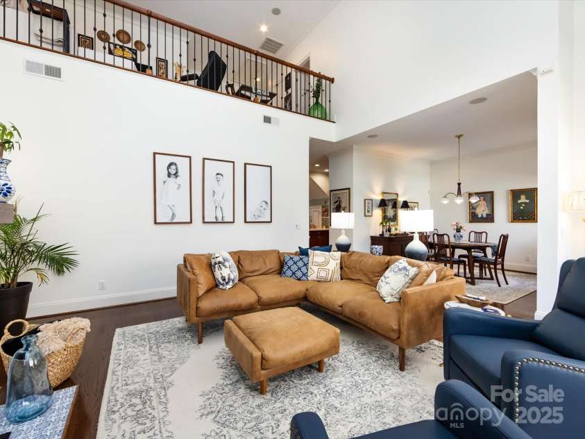 6301 Park South Drive, Charlotte, NC 28210.  MLS# CAR4237231, YatesRealty ID 18580. Family Room