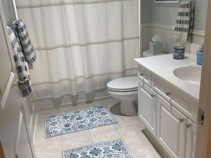 6301 Park South Drive, Charlotte, NC 28210.  MLS# CAR4237231, YatesRealty ID 18580. Full Bath Upstairs