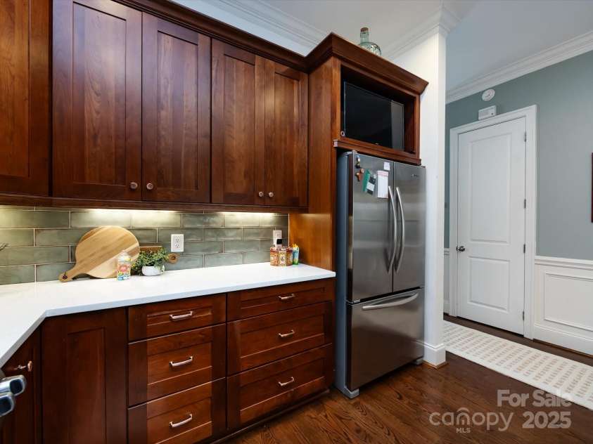 6301 Park South Drive, Charlotte, NC 28210.  MLS# CAR4237231, YatesRealty ID 18580. Kitchen
