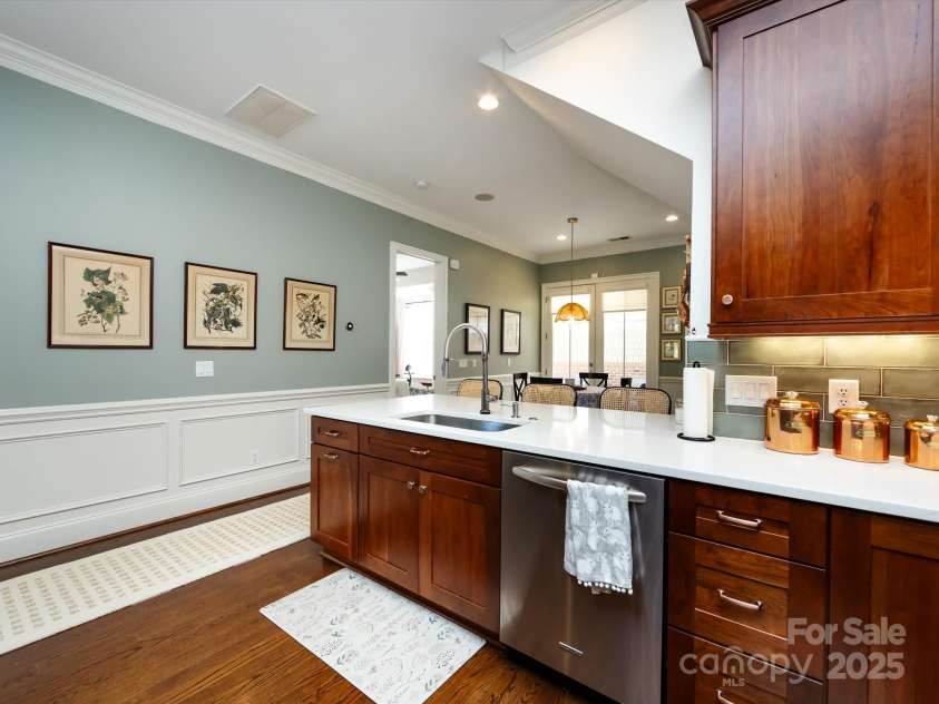 6301 Park South Drive, Charlotte, NC 28210.  MLS# CAR4237231, YatesRealty ID 18580. Kitchen