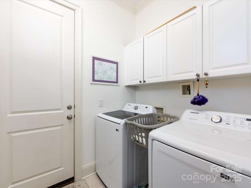 6301 Park South Drive, Charlotte, NC 28210.  MLS# CAR4237231, YatesRealty ID 18580. Laundry Room