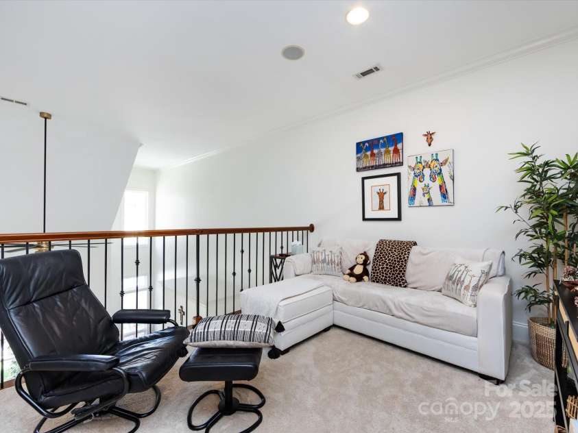 6301 Park South Drive, Charlotte, NC 28210.  MLS# CAR4237231, YatesRealty ID 18580. Loft