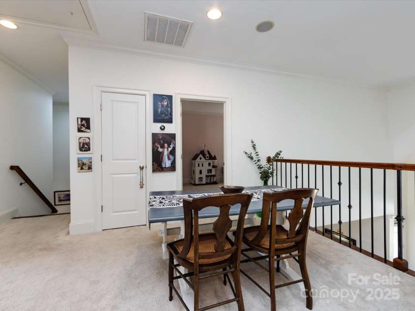 6301 Park South Drive, Charlotte, NC 28210.  MLS# CAR4237231, YatesRealty ID 18580. Loft