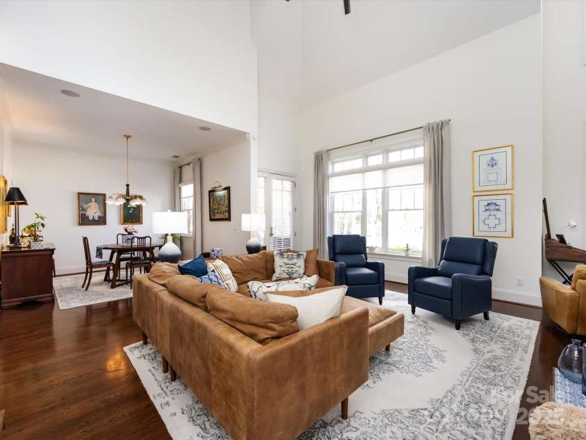 6301 Park South Drive, Charlotte, NC 28210.  MLS# CAR4237231, YatesRealty ID 18580. Open Floor Plan