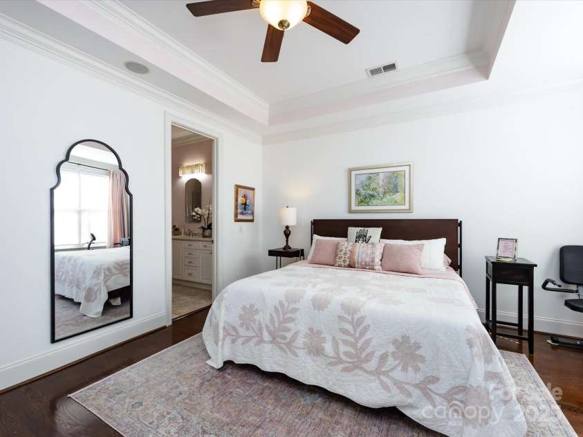 6301 Park South Drive, Charlotte, NC 28210.  MLS# CAR4237231, YatesRealty ID 18580. Primary Bedroom