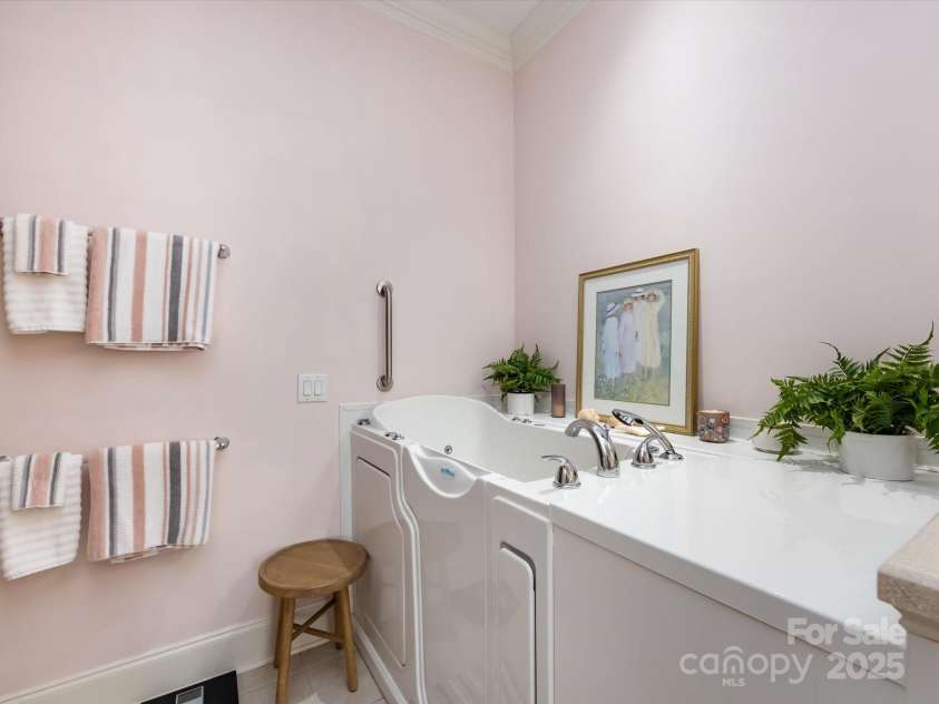 6301 Park South Drive, Charlotte, NC 28210.  MLS# CAR4237231, YatesRealty ID 18580. Walk-in Bathtub