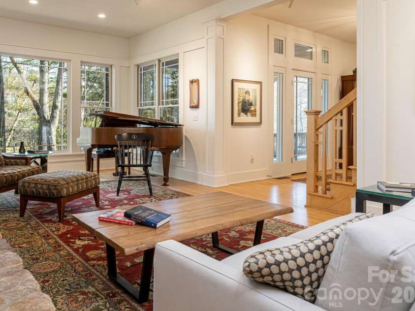 343 Racquet Club Road, Asheville, NC 28803.  MLS# CAR4255032, YatesRealty ID 18581. Light & Open Floorplan
