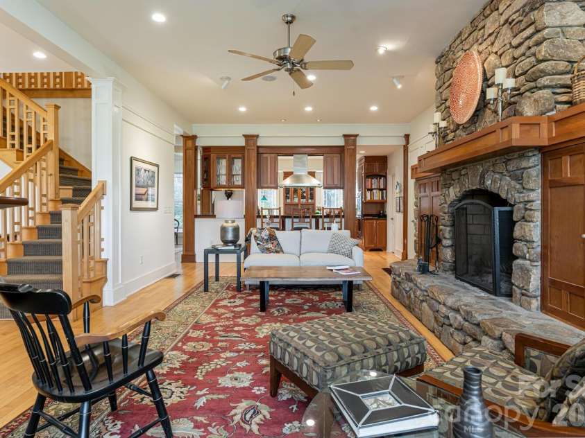 343 Racquet Club Road, Asheville, NC 28803.  MLS# CAR4255032, YatesRealty ID 18581. Light & Open Floorplan