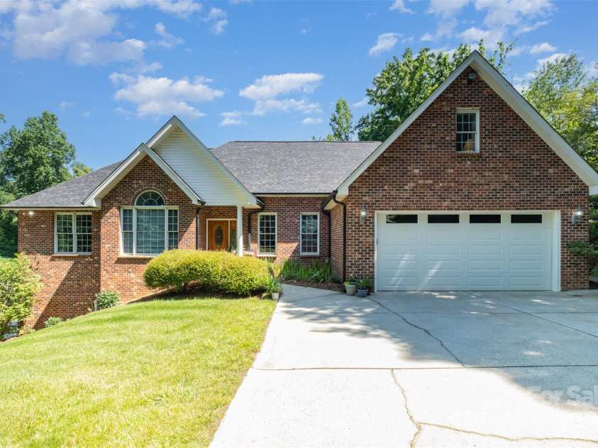 7545 Rabbit Circle, Denver, NC 28037.  MLS# CAR4262948, YatesRealty ID 18582. Front Exterior