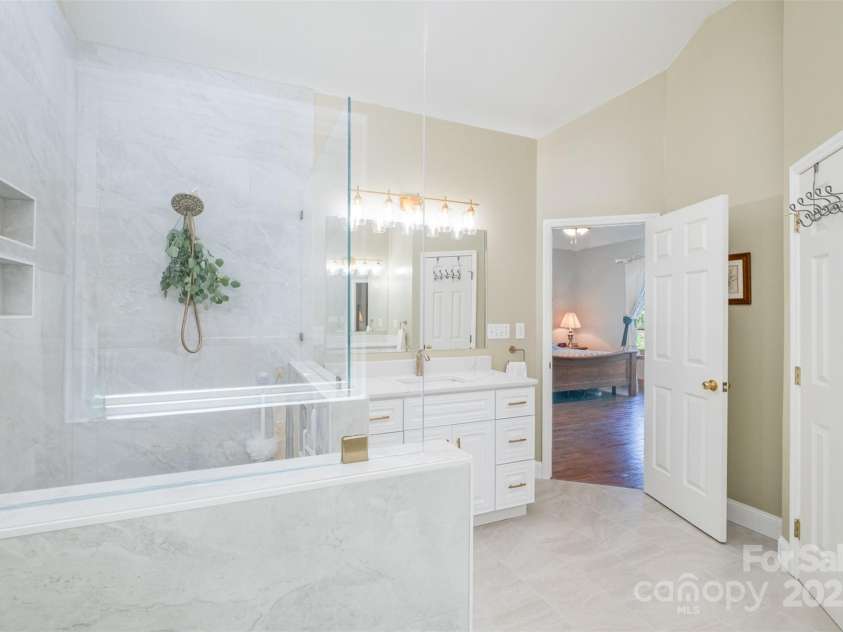 7545 Rabbit Circle, Denver, NC 28037.  MLS# CAR4262948, YatesRealty ID 18582. Primary Bathroom