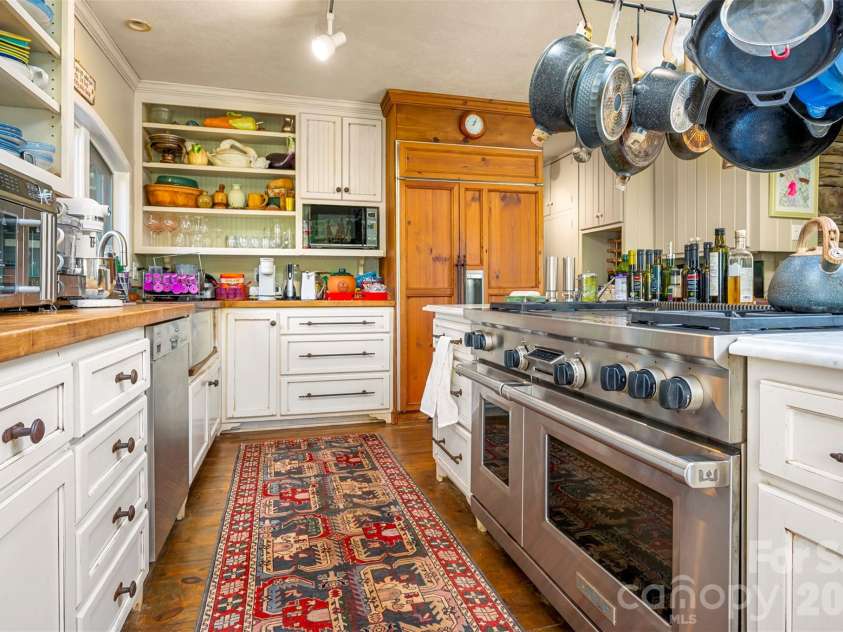 936 Golden Road, Tryon, NC 28782.  MLS# CAR4317970, YatesRealty ID 18582. 