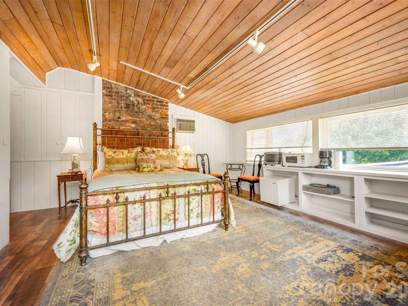 936 Golden Road, Tryon, NC 28782.  MLS# CAR4317970, YatesRealty ID 18582. 