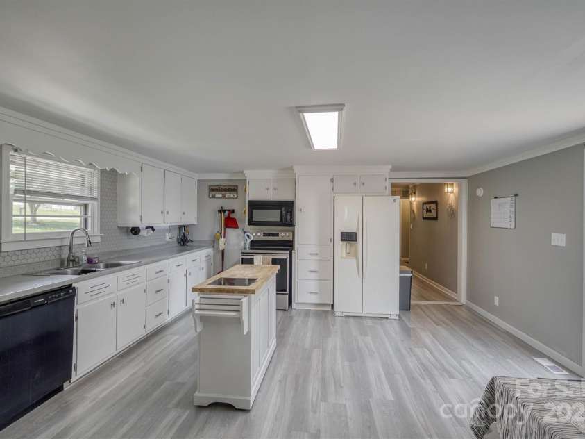 3803 Cook Road, Valdese, NC 28690.  MLS# CAR4258031, YatesRealty ID 18583. 